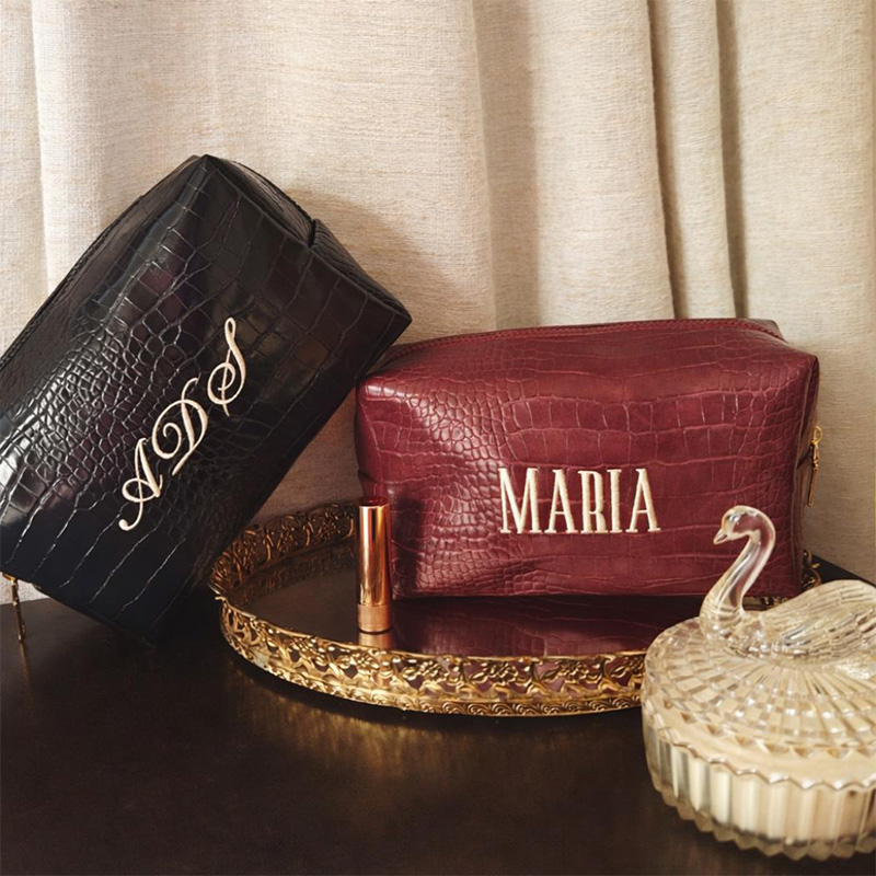 Travel Accessories Ideas - Geborduurde Croc make-up tas, gepersonaliseerde veganistische